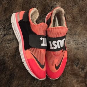 Girls Nike Size 6 Shoe